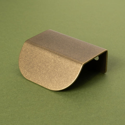 LÄPP - Tumbled Brass Lip Pull Handle