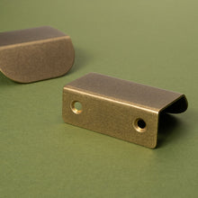 LÄPP - Tumbled Brass Lip Pull Handle