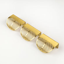 ASTRID - Satin Brass Leaf Pull