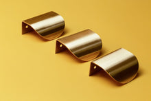 INGA - Satin Brass Lip Pull