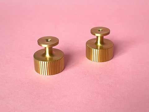 MAGNE - Grooved Solid Brass Knob