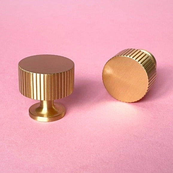 MAGNE Grooved Solid Brass Knob