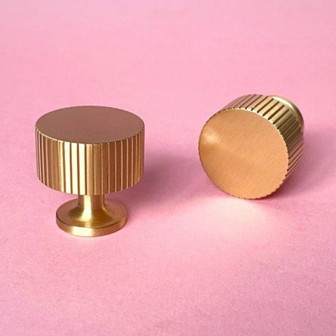 MAGNE - Grooved Solid Brass Knob