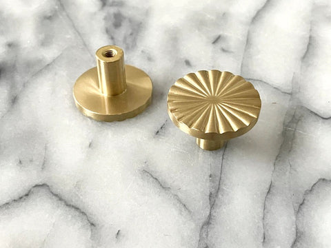 GRÓP - Grooved Solid Brass Pull