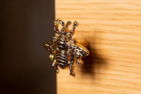 BÍ - Solid Brass Bumble Bee Pull